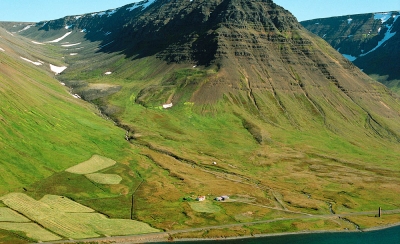 H&oacute;ll &aacute; Hvilftarstr&ouml;nd, &Ouml;n.